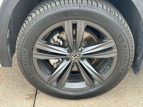 Used 2022 Volkswagen Atlas Cross Sport SEL R-Line AWD/4WD image 3