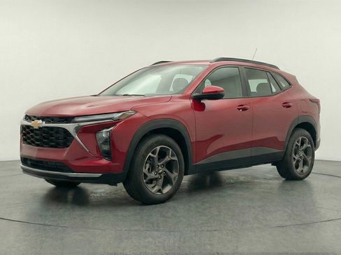 Used 2025 Chevrolet Trax LT image 3