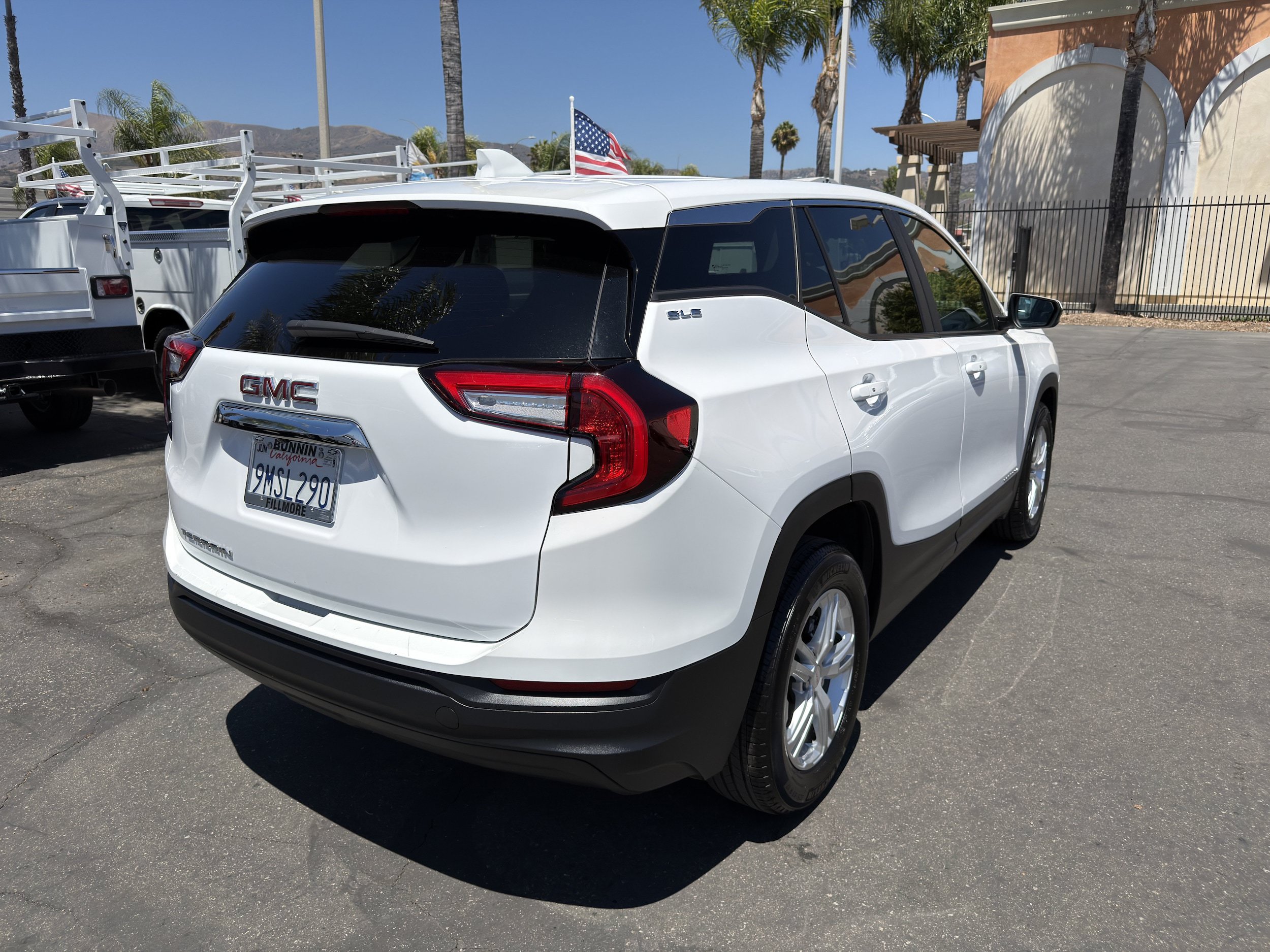 Used 2024 GMC Terrain SLE FWD image 8