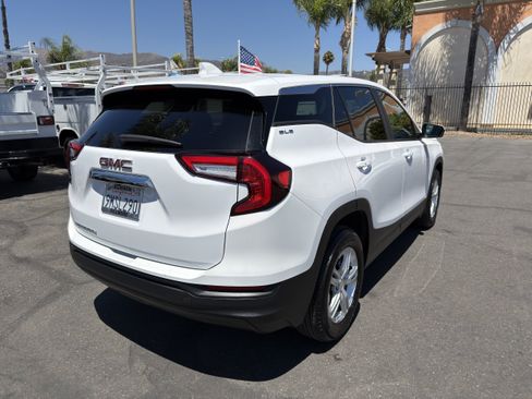 Used 2024 GMC Terrain SLE FWD image 8