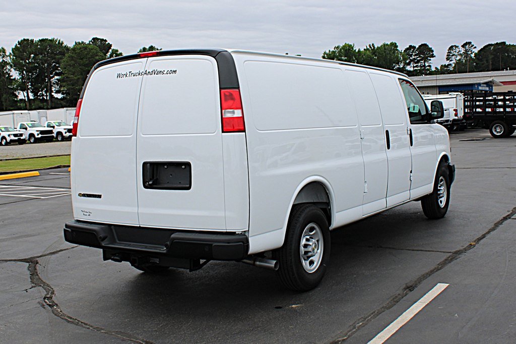 Used 2025 Chevrolet Express 3500 Extended w/ Driver Convenience Package RWD image 5