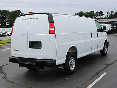 Used 2025 Chevrolet Express 3500 Extended w/ Driver Convenience Package RWD image 5