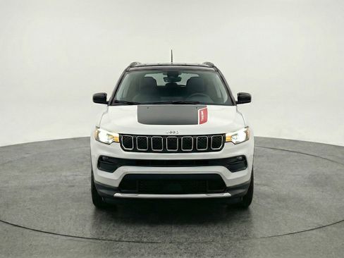 Used 2025 Jeep Compass Trailhawk AWD/4WD image 2