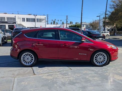 Used 2017 Ford Focus Electric Hatchback image 2