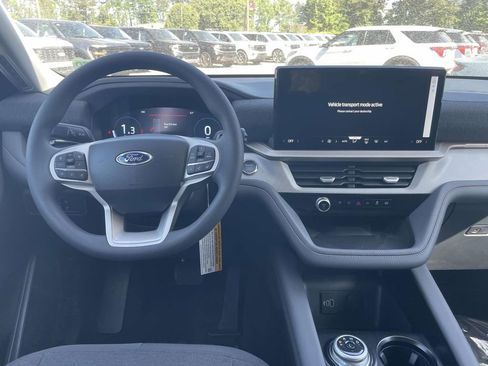 New 2026 Ford Explorer Active RWD image 9