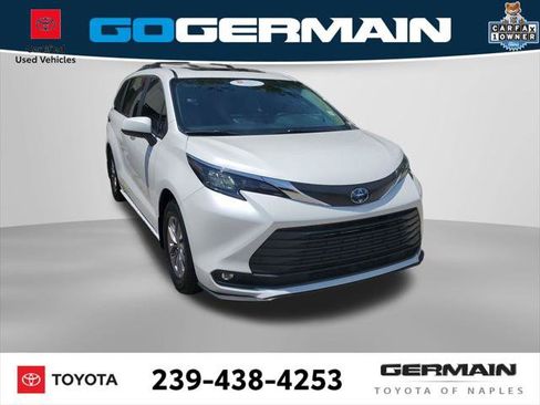Certified 2025 Toyota Sienna XLE FWD image 3
