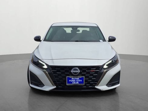 Used 2024 Nissan Altima 2.5 SR FWD image 2