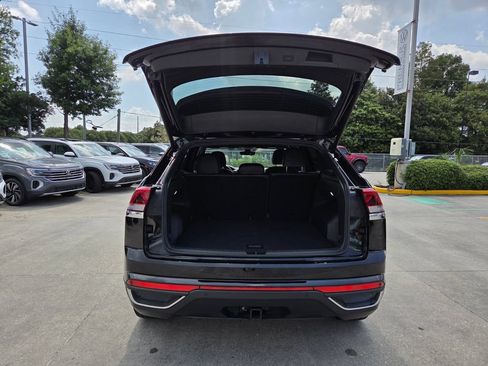 Used 2025 Volkswagen Atlas Cross Sport SE FWD image 27