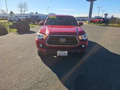 Used 2020 Toyota Tacoma SR5 image 9