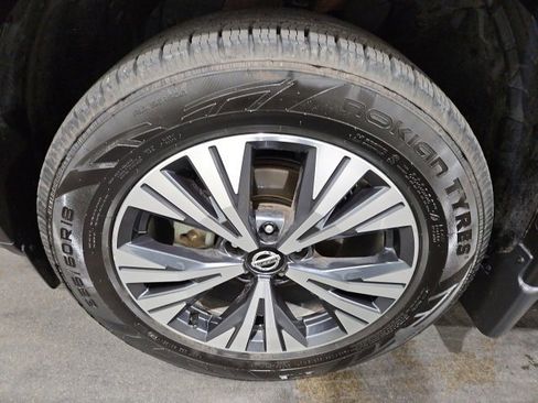 Certified 2021 Nissan Rogue SV w/ Premium Package image 9