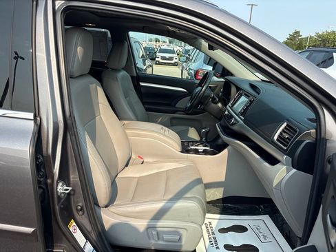 Used 2018 Toyota Highlander XLE AWD/4WD image 10