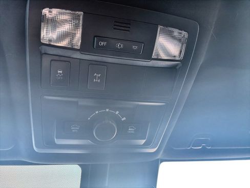 Used 2019 Toyota Tacoma TRD Off-Road w/ Technology Package AWD/4WD image 19