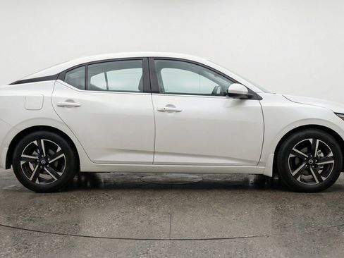 Used 2025 Nissan Sentra SV FWD image 11