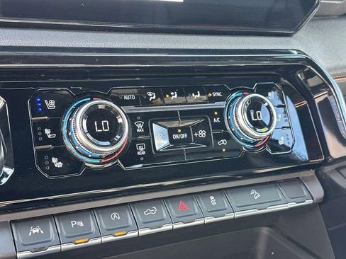 Used 2025 GMC Sierra 1500 AT4 image 39