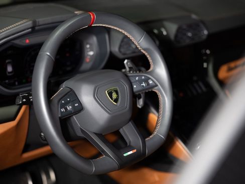 Used 2023 Lamborghini Urus S AWD/4WD image 46