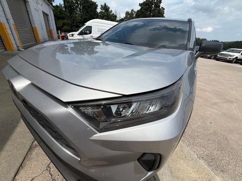 Used 2019 Toyota RAV4 LE w/ Carpet Mat Package FWD image 16