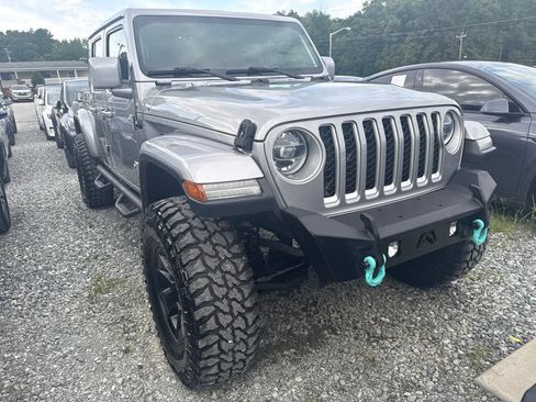 Used 2020 Jeep Gladiator Overland w/ LED Lighting Group AWD/4WD image 2