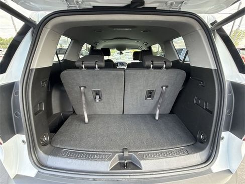 Certified 2023 GMC Acadia SLE w/ Driver Convenience Package image 24