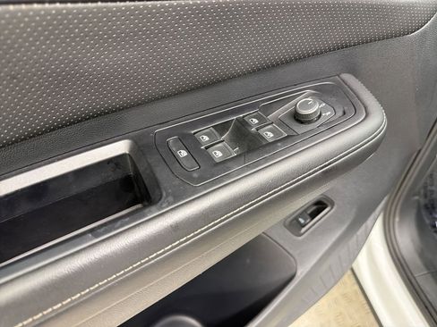 Used 2025 Volkswagen Atlas SE AWD/4WD image 12