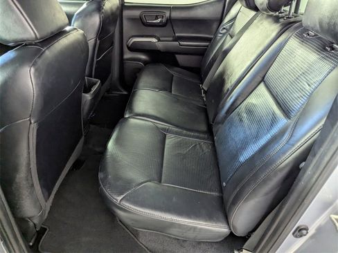 Used 2020 Toyota Tacoma Limited image 15