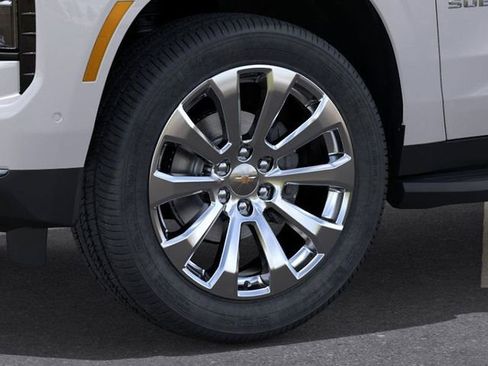 New 2025 Chevrolet Suburban Premier image 9