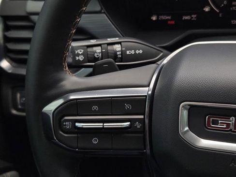 Used 2025 GMC Acadia AT4 AWD/4WD image 28