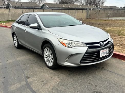 Used 2015 Toyota Camry LE image 3