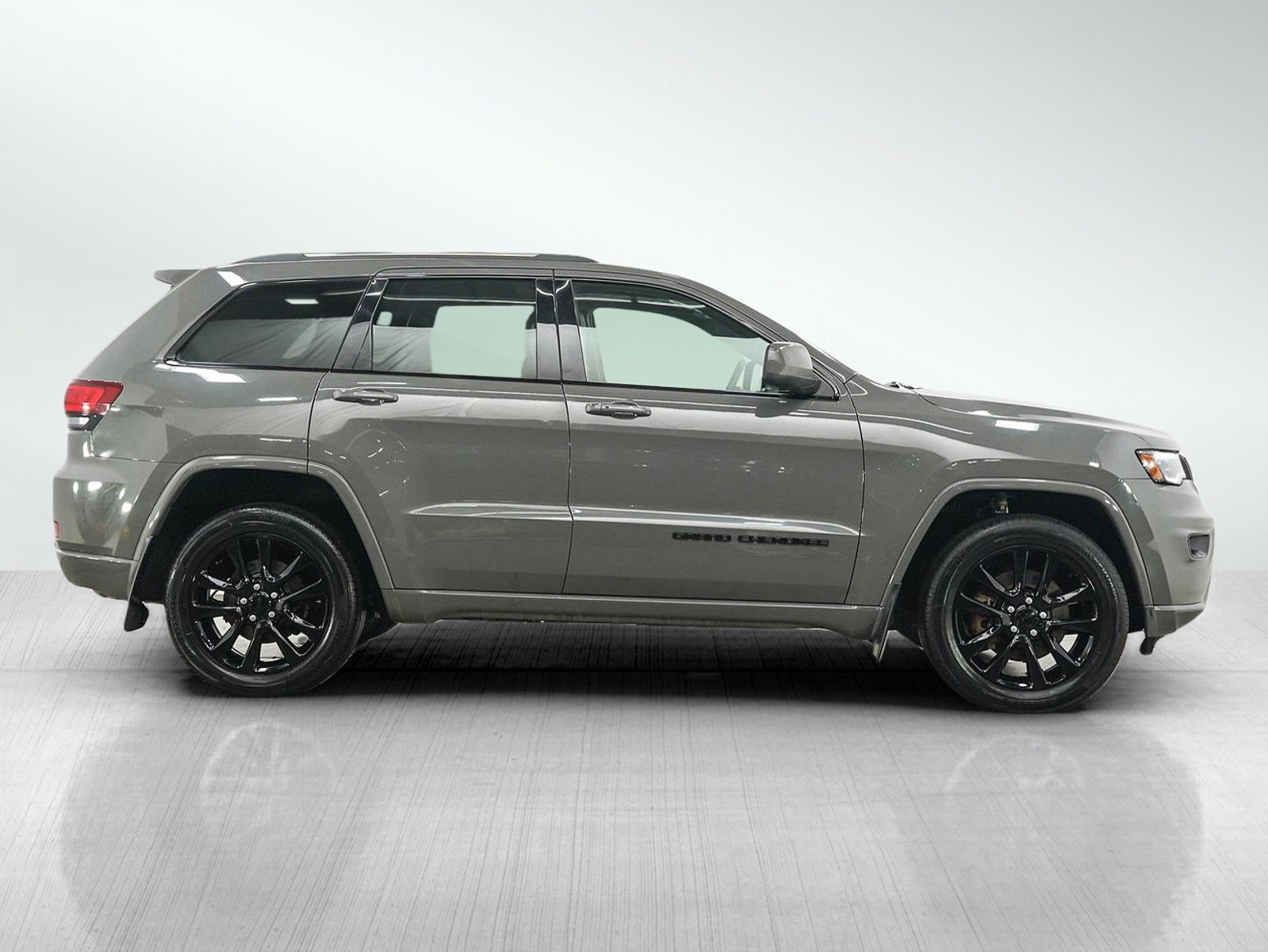 Used 2021 Jeep Grand Cherokee Altitude AWD/4WD image 6