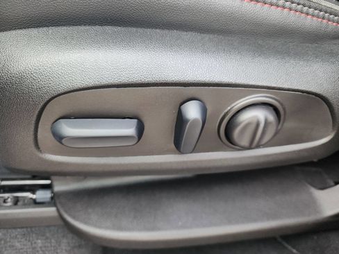 Used 2024 Chevrolet Traverse RS image 17