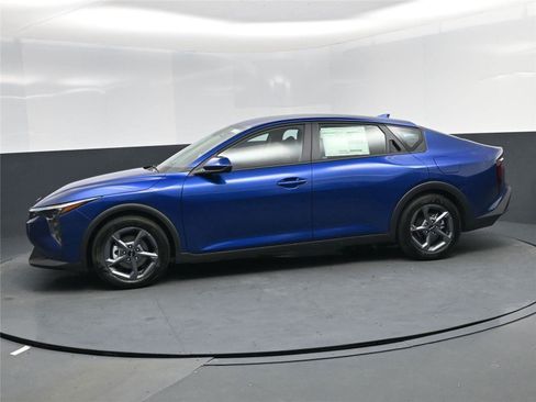 New 2026 Kia K4 LXS image 3