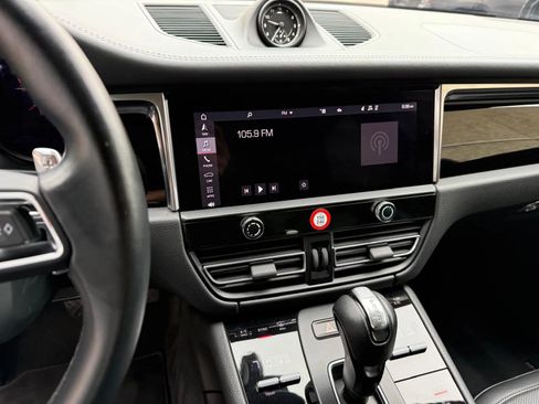 Used 2022 Porsche Macan w/ Premium Package Plus AWD/4WD image 28