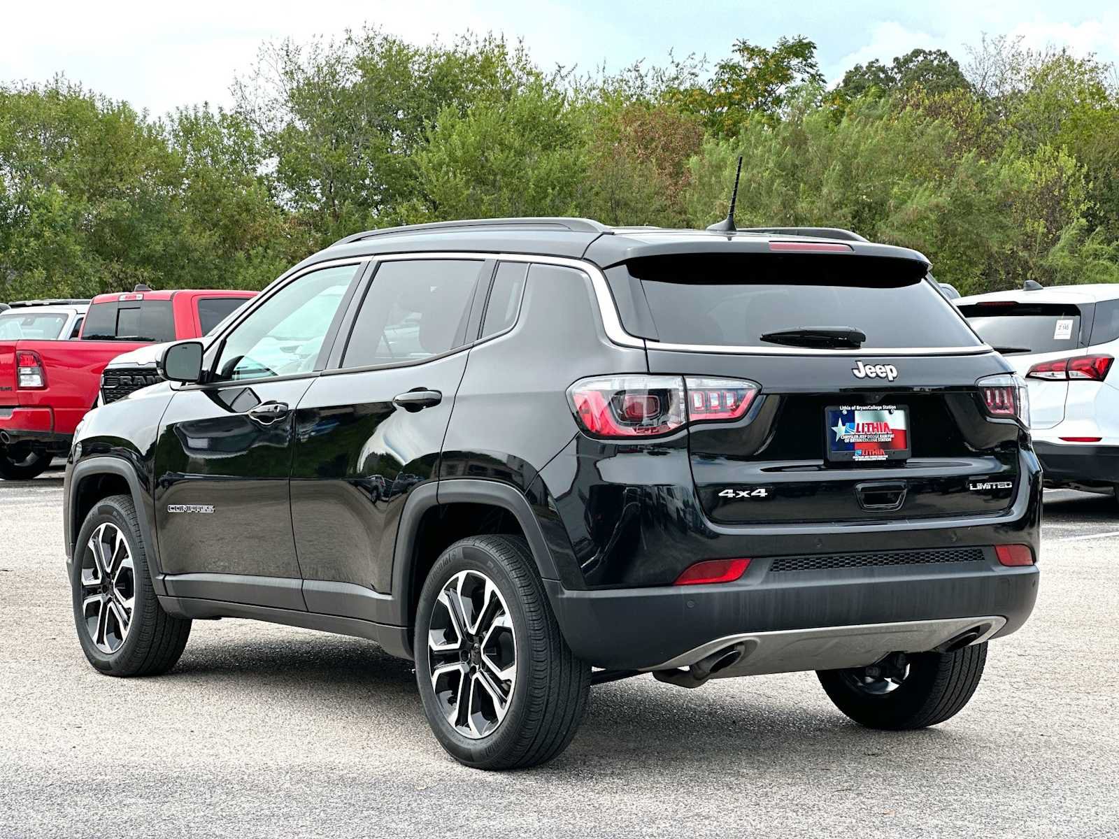 Used 2023 Jeep Compass Limited AWD/4WD image 13