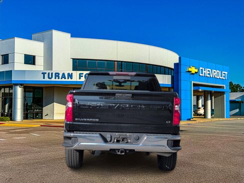 Used 2021 Chevrolet Silverado 1500 LT w/ Convenience Package II image 4