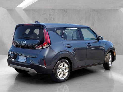 Used 2025 Kia Soul LX w/ LX Technology Package FWD image 5