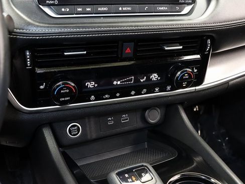 Used 2022 Nissan Rogue SV w/ SV Premium Package image 19