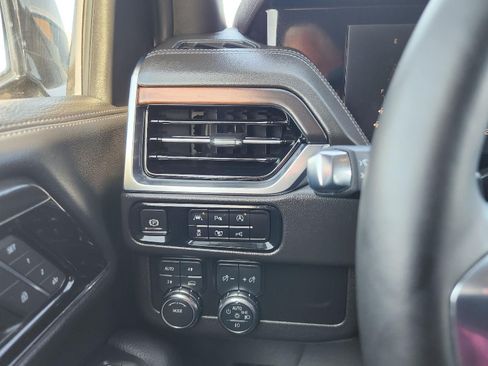 Used 2025 GMC Yukon XL Denali AWD/4WD image 17