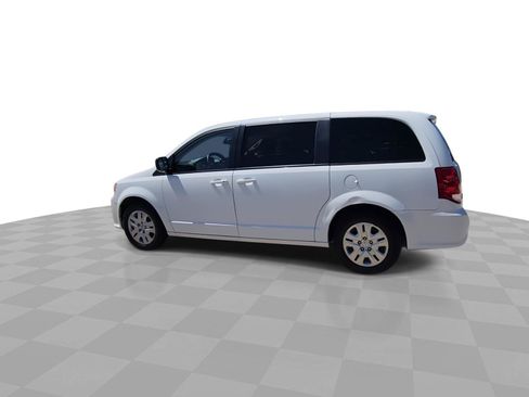 Used 2018 Dodge Grand Caravan SE FWD image 6
