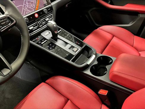 New 2026 Porsche Macan AWD/4WD image 17