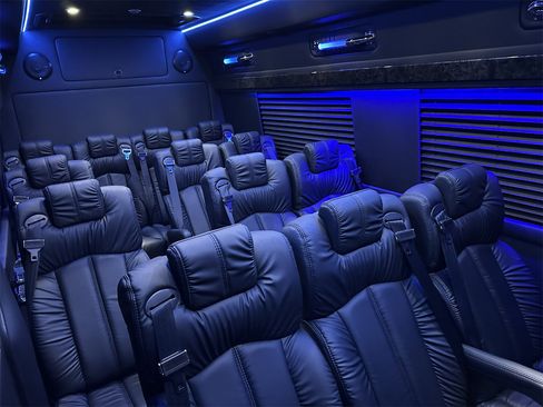 Used 2023 Mercedes-Benz Sprinter 3500 image 4