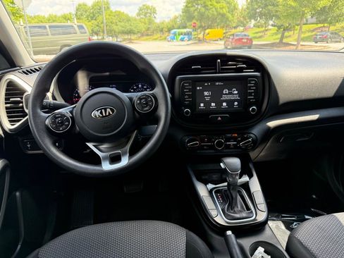 Used 2020 Kia Soul LX FWD image 16