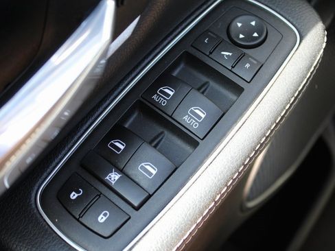 Used 2022 RAM 1500 Laramie w/ Off Road Group image 31