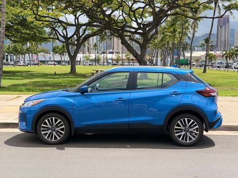 Used 2022 Nissan Kicks SV FWD image 2