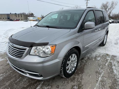 Used 2015 Chrysler Town & Country Touring w/ Driver Convenience Group image 1