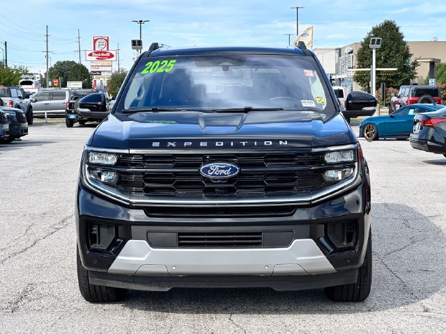 Certified 2025 Ford Expedition Platinum AWD/4WD image 2