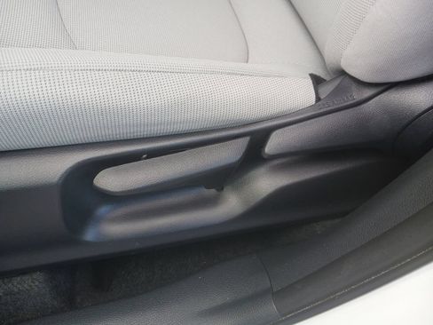 Used 2022 Toyota Corolla Cross L FWD image 30
