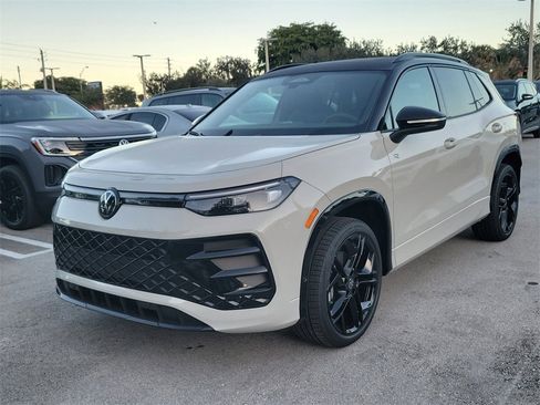 New 2026 Volkswagen Tiguan SE R-Line image 3