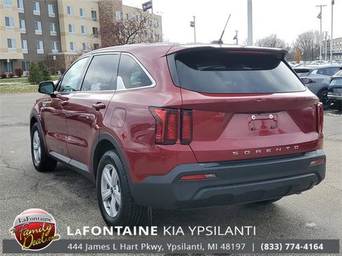 Used 2022 Kia Sorento LX image 6