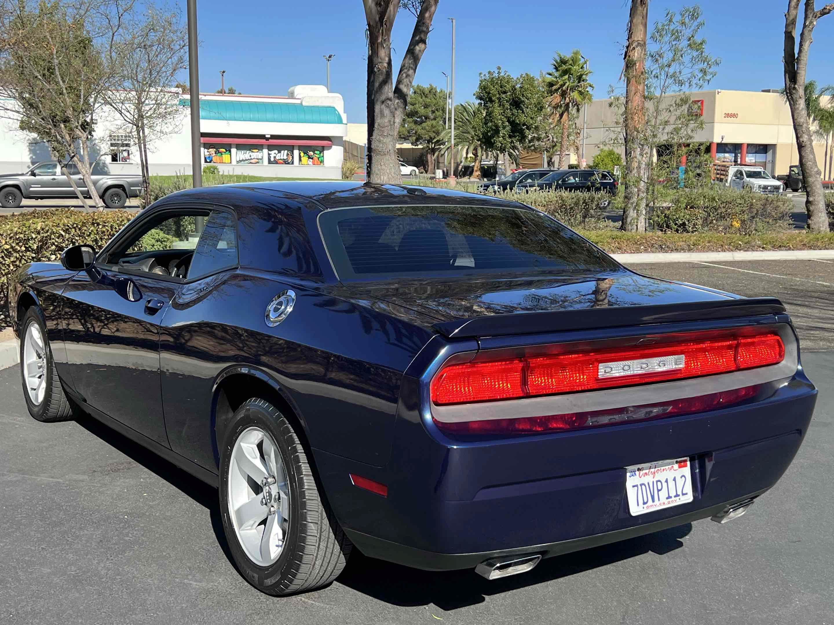 Used 2014 Dodge Challenger R/T RWD image 2