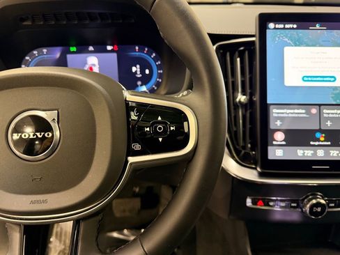 Used 2025 Volvo XC90 B6 Plus image 14