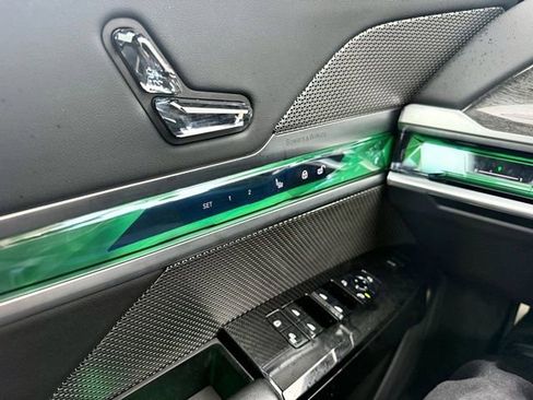 Used 2024 BMW 740i xDrive image 22